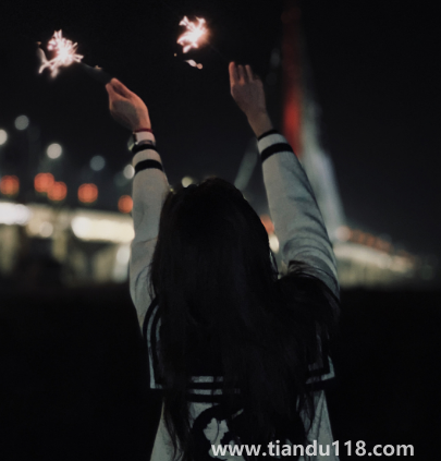 2023元旦跨年放仙女棒應該發(fā)什么朋友圈2