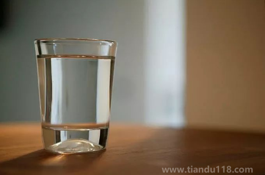 淡鹽水可以補(bǔ)充電解質(zhì)嗎1