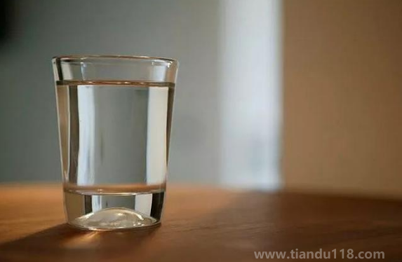 淡盐水对喉咙痛有帮助吗2